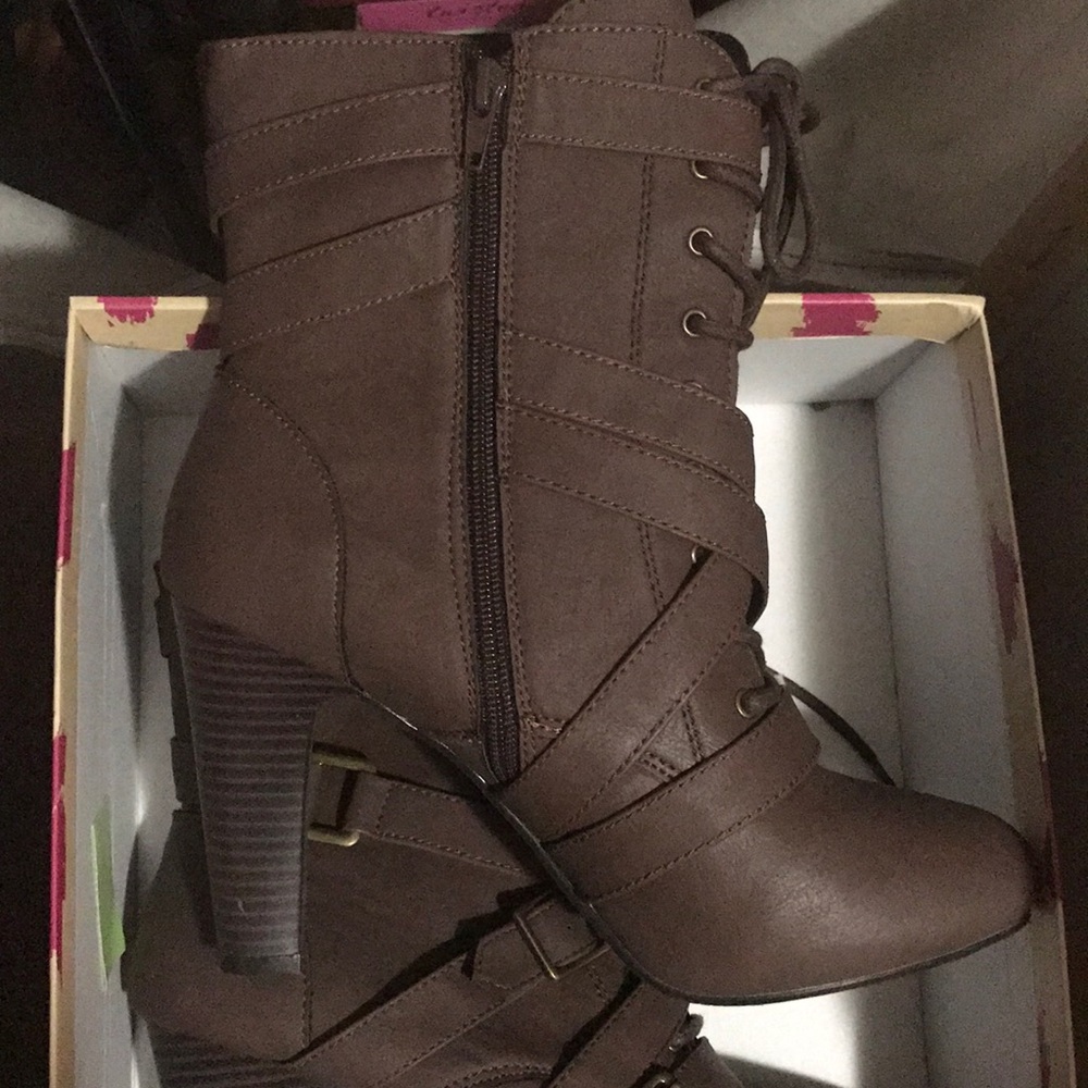 Booties - Picture 3 of 4
